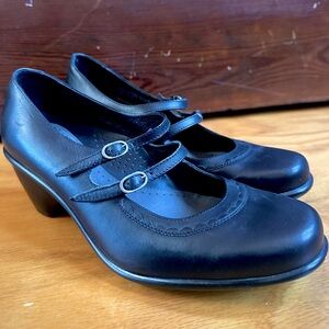 Dansko black heels